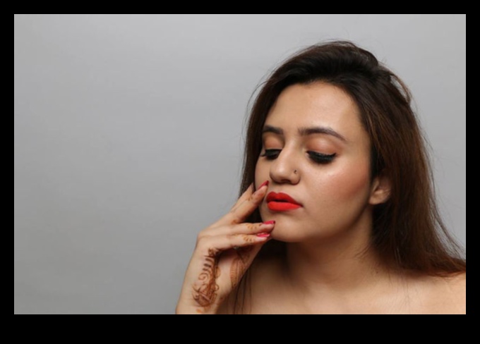 Ο αντίκτυπος του φωτός: Ενισχύοντας τα χαρακτηριστικά σας με φυσικό μακιγιάζ και στρατηγικό φωτισμό