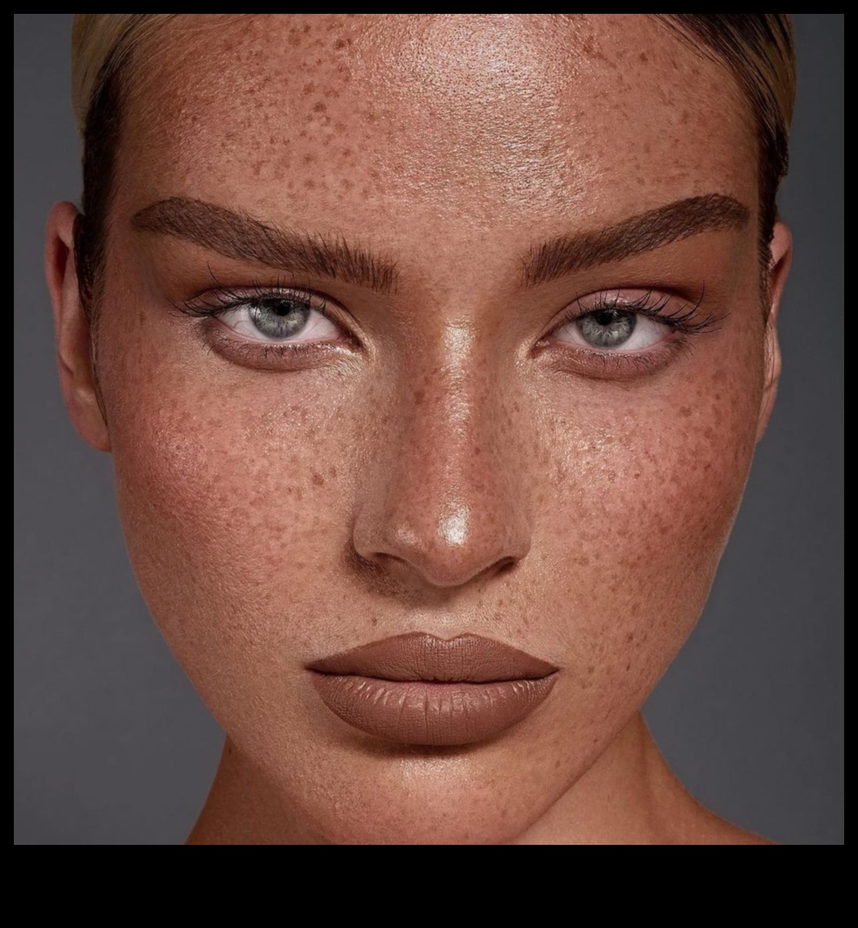 Fresh-Faced Chic: Περιήγηση στον κόσμο των εμφανίσεων χωρίς μακιγιάζ