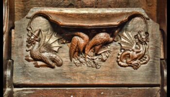 Majestic Misericords: Σκαλιστά καθίσματα σε γοτθικούς πάγκους χορωδίας